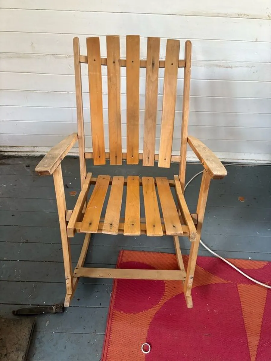 Very unusual vintage folding rocking chair only ever indoors - Image 2