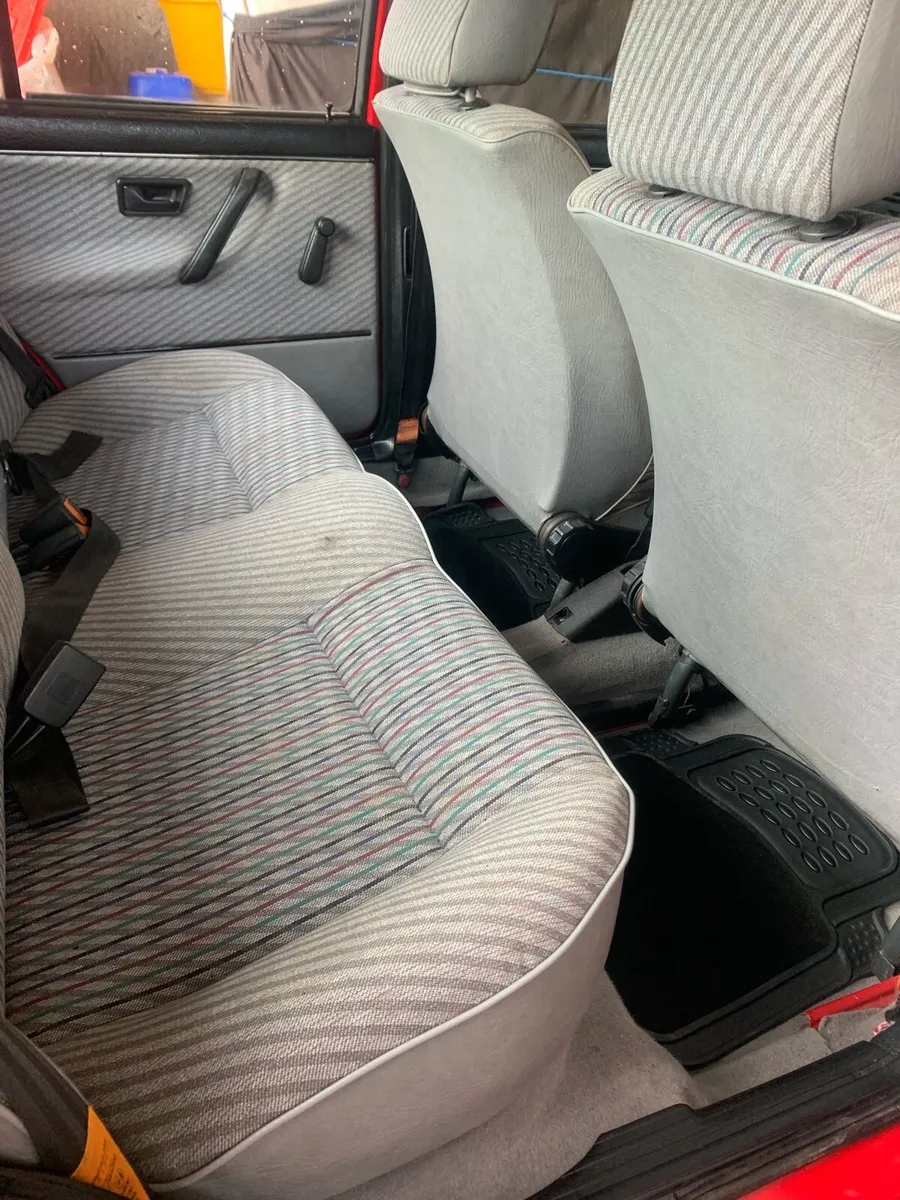 Vintage car - Image 4