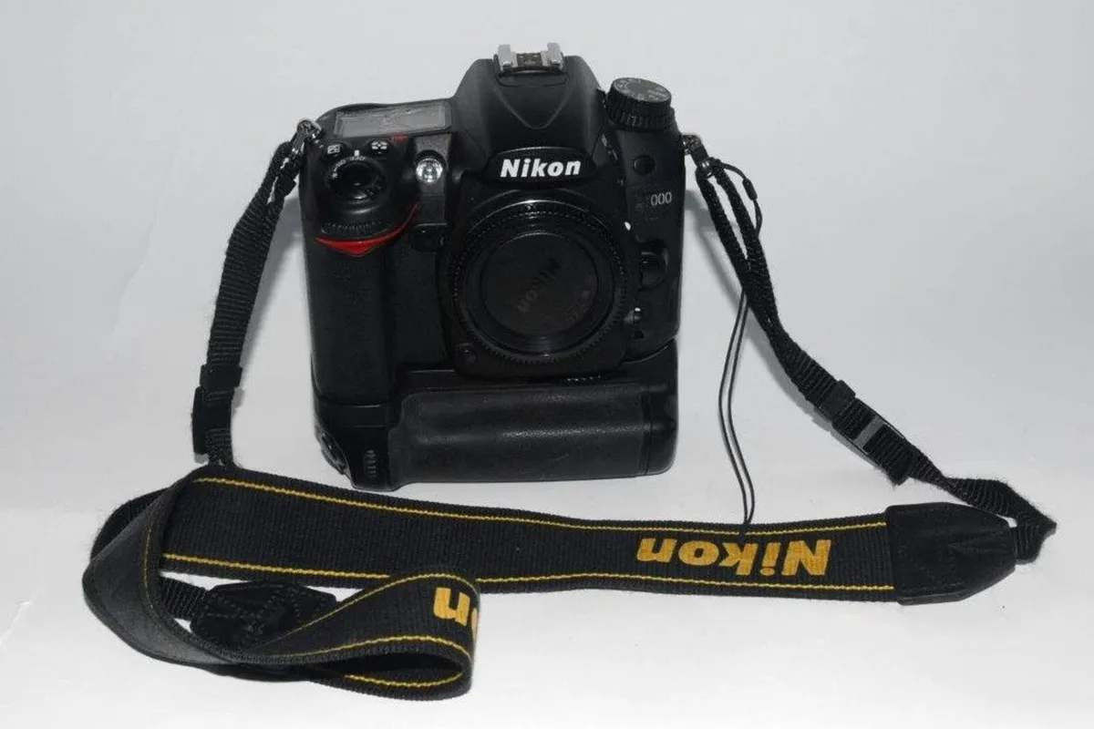 Nikon D7000 (Cracked top screen, but working) - Image 1