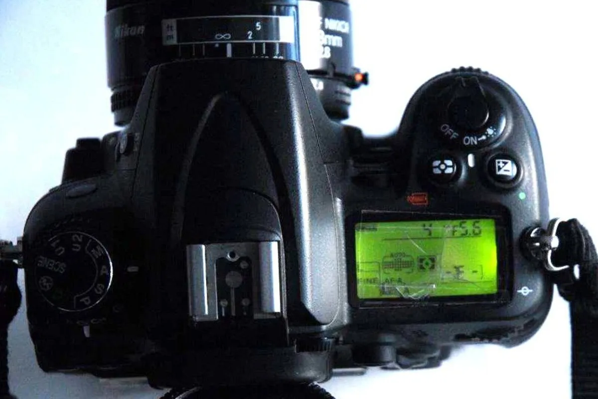 Nikon D7000 (Cracked top screen, but working) - Image 3