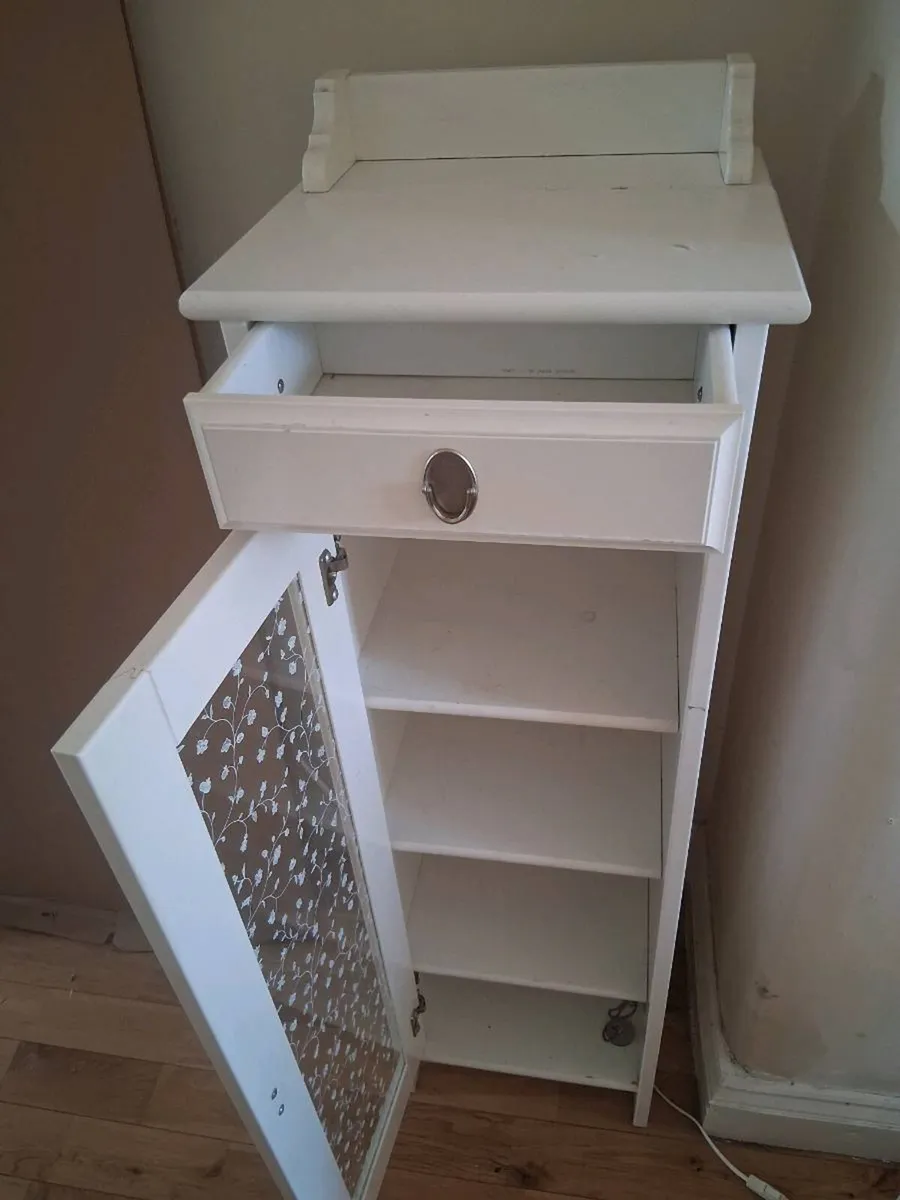 Free wooden storage cabinet with glass door - Image 2
