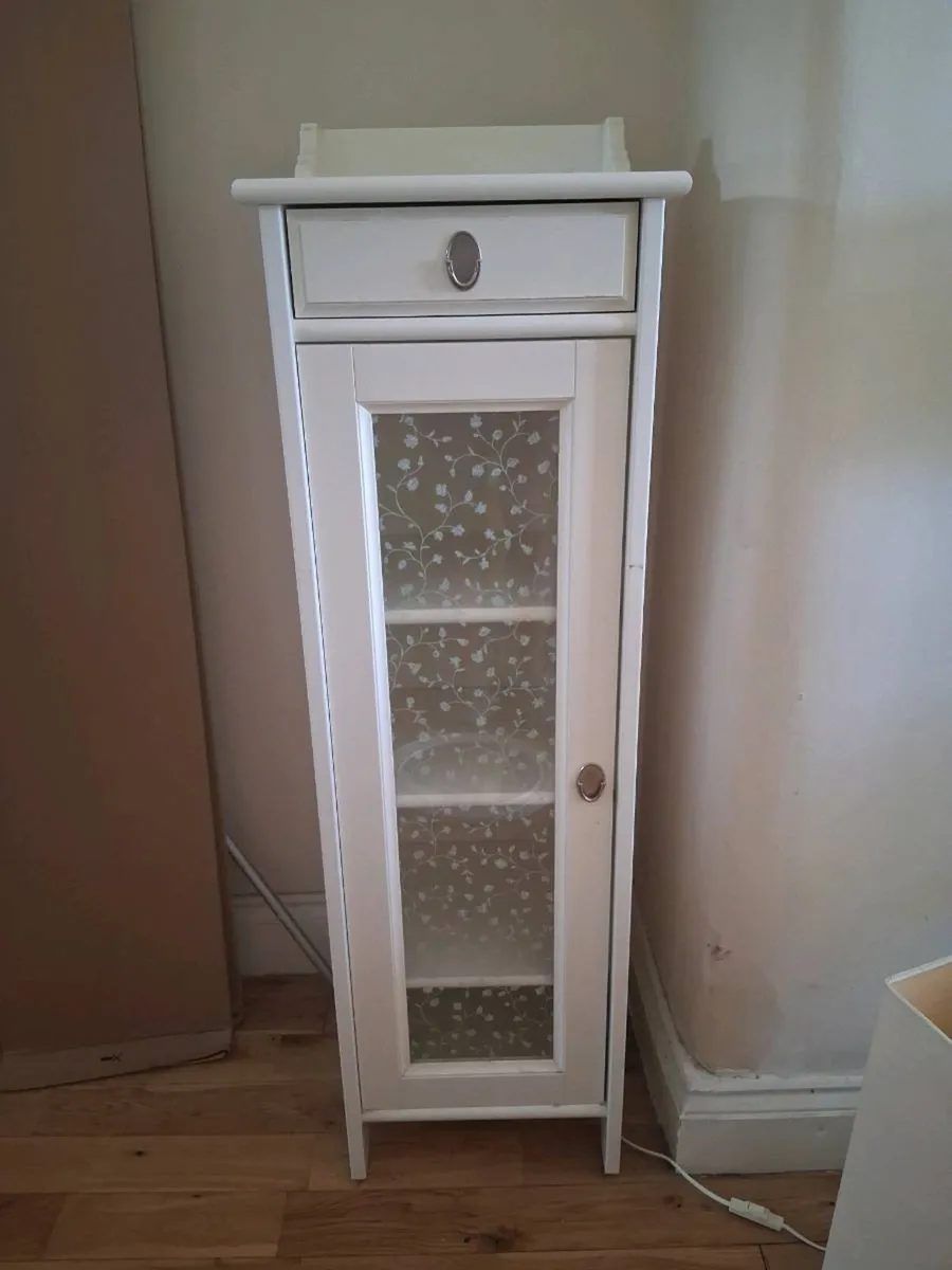 Free wooden storage cabinet with glass door - Image 1