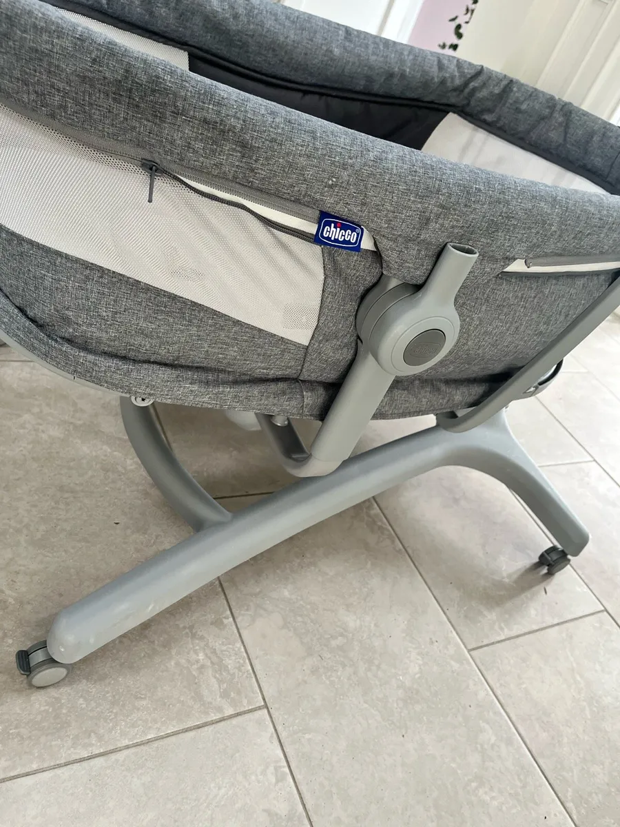 Chico 4 in 1 crib - Image 2