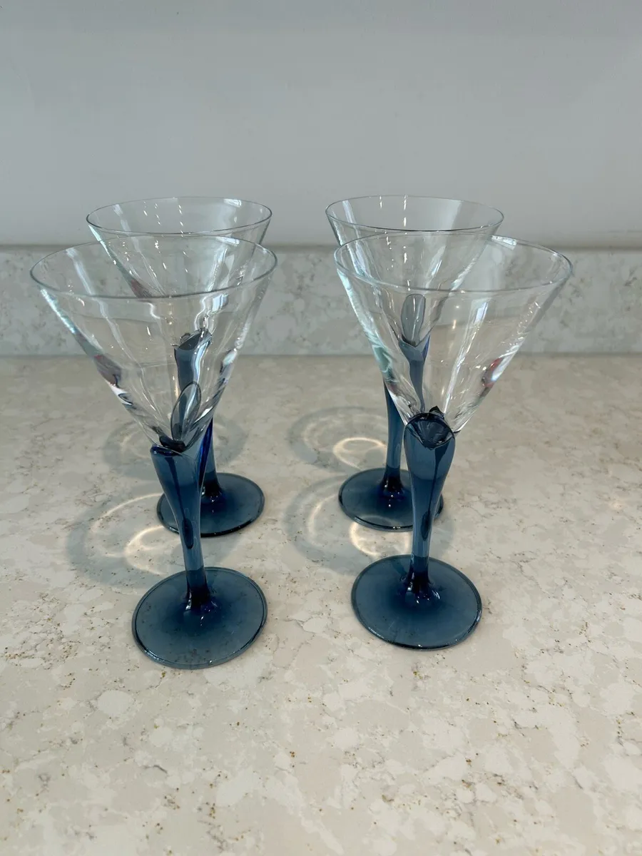 4 Cocktail Glasses - Image 1