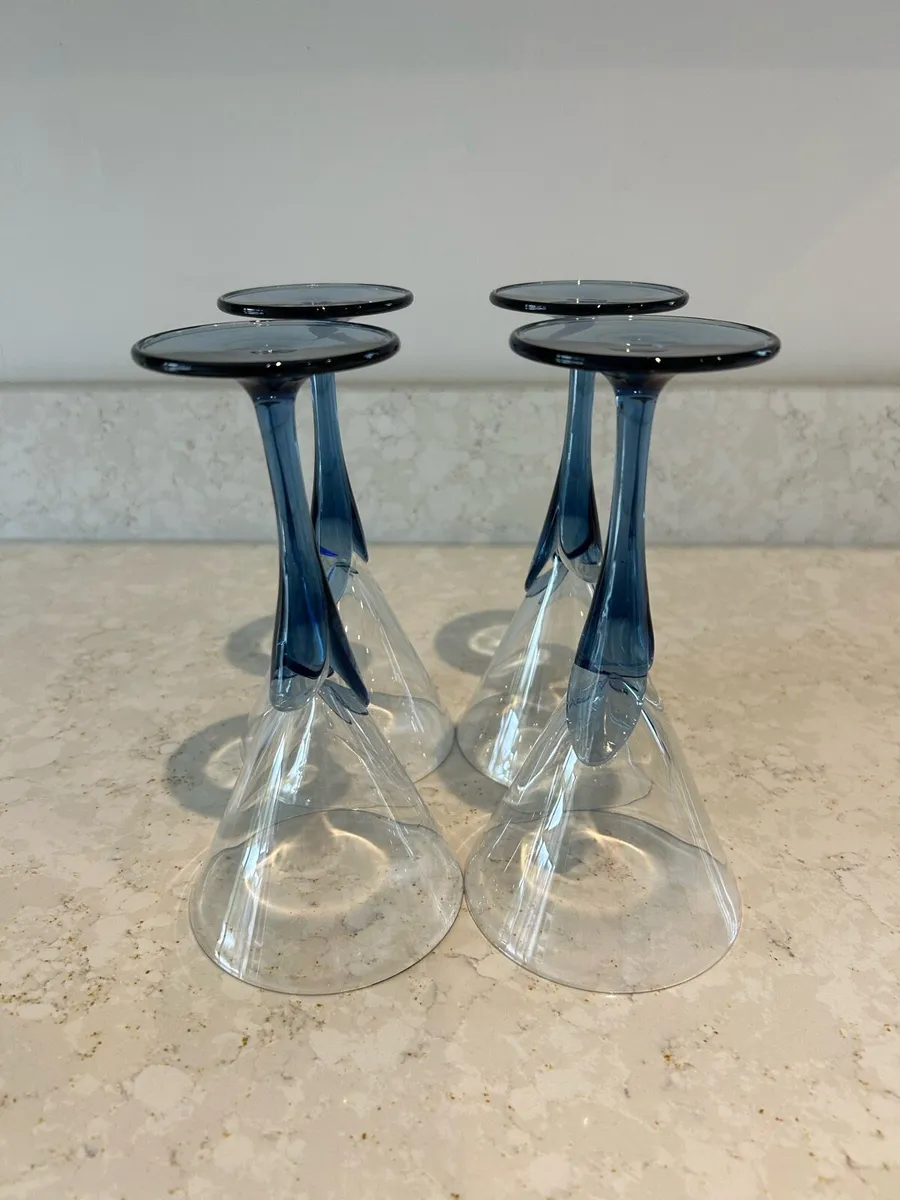 4 Cocktail Glasses - Image 3