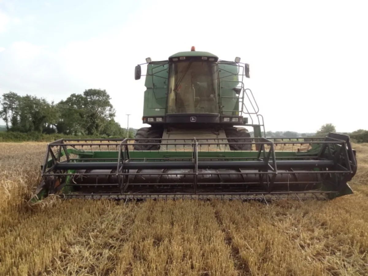John Deere 2058 Combine Harvester - Image 3