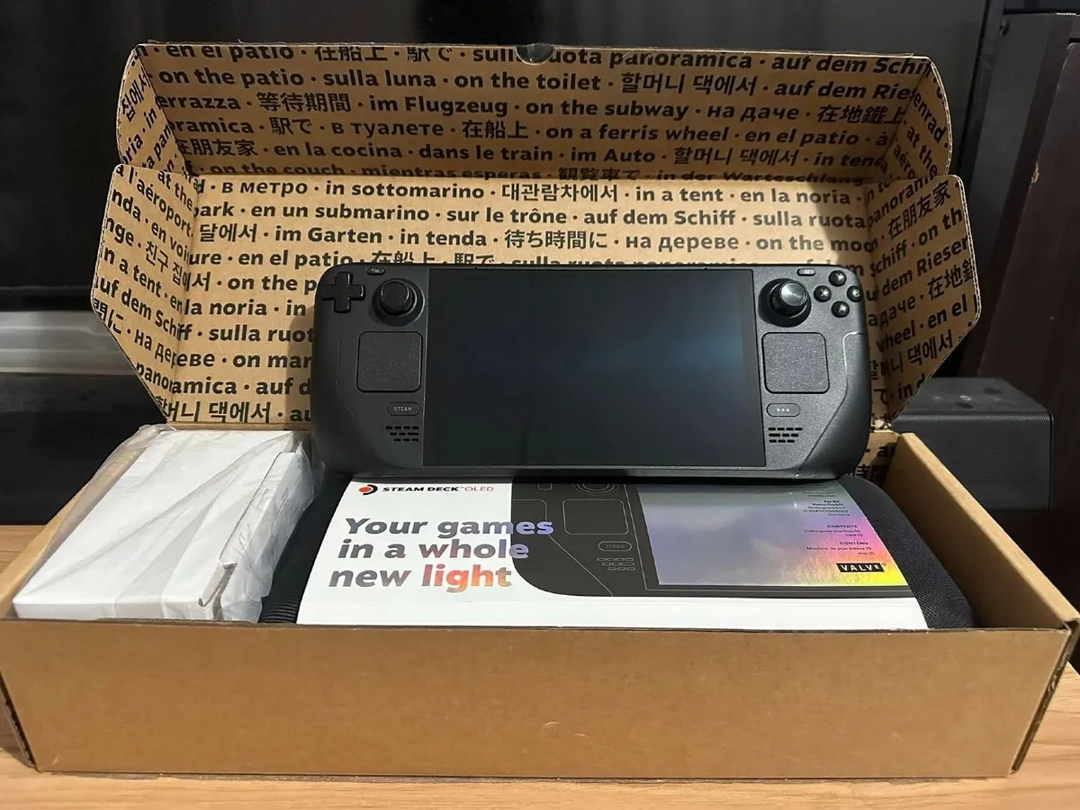 Steam Deck OLED 512GB plus accessories - Image 4