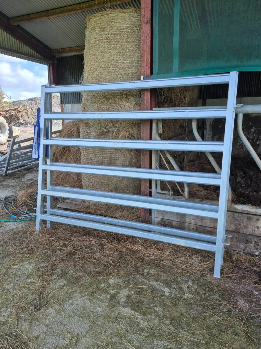Clipex cattle hurdles x 5 - Image 1