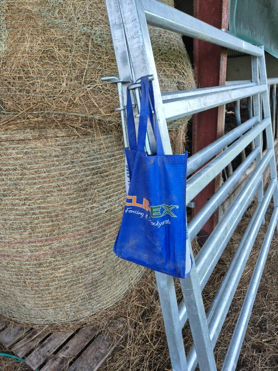 Clipex cattle hurdles x 5 - Image 2