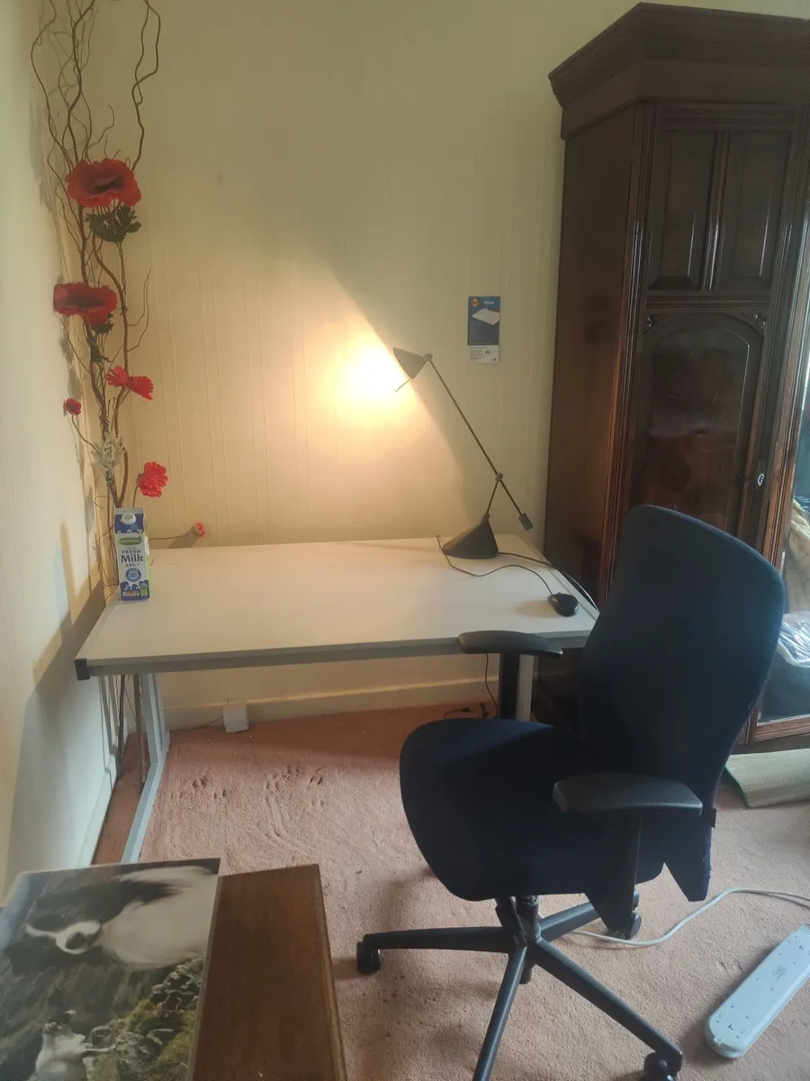 Computer desk and chair(price reduced)19/04 - Image 1