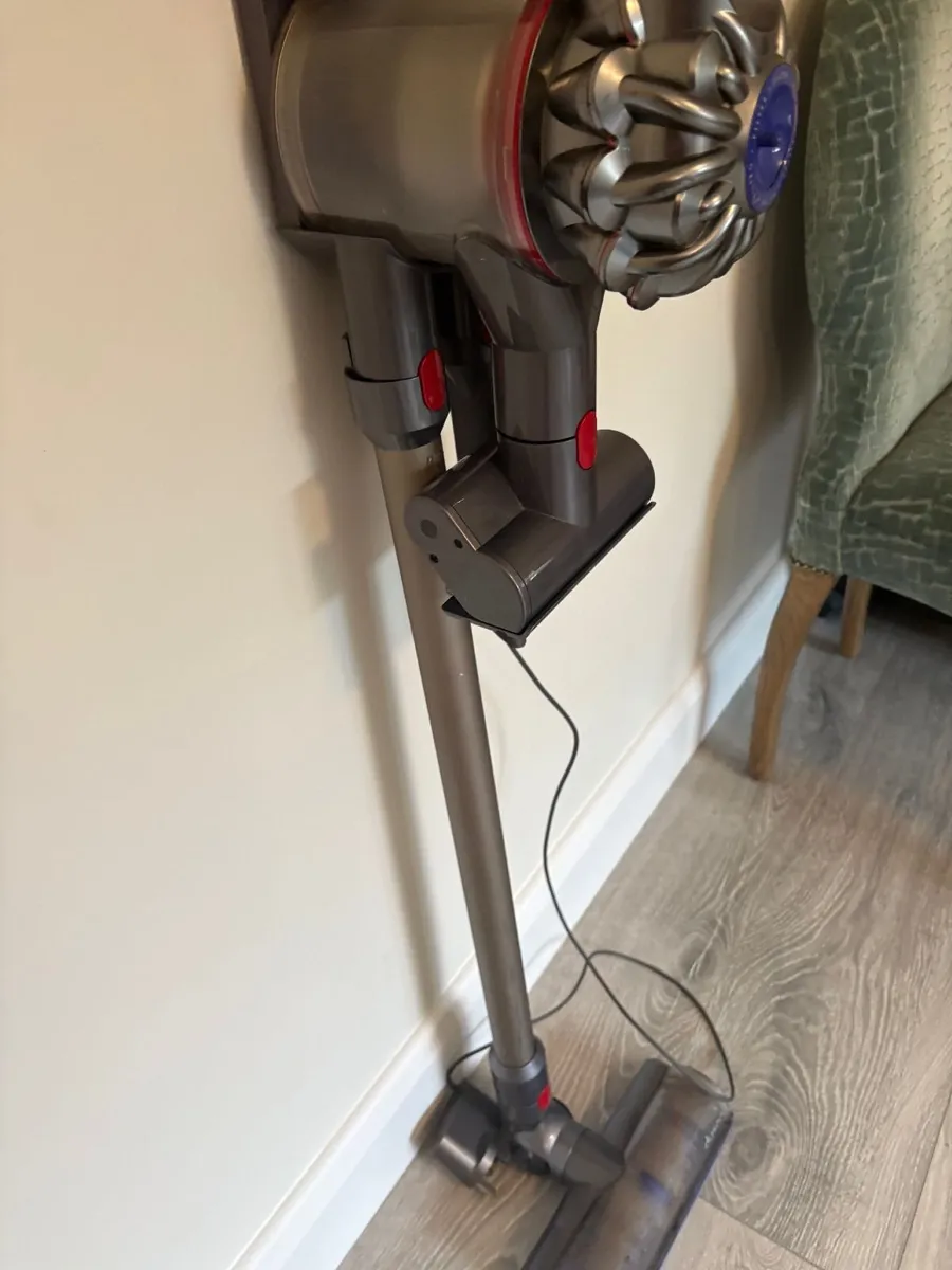 DYSON V8 ANIMAL CORDLESS  VACUUM CLEANER - Image 4
