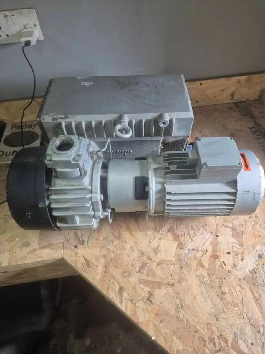 R5 vene vacuum pump - Image 1