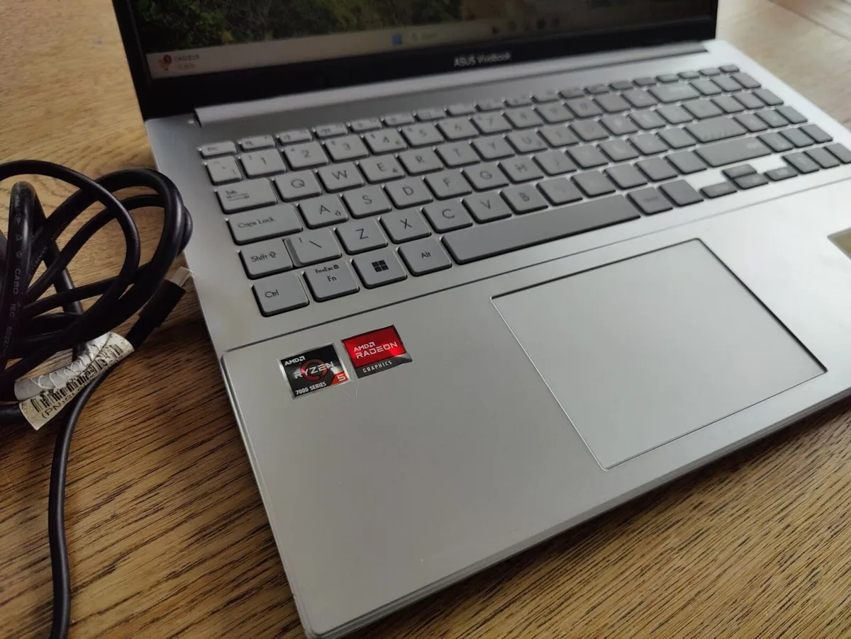 Asus Vivobook Premium Laptop Ryzen 5 7520U/8GB DDR - Image 2