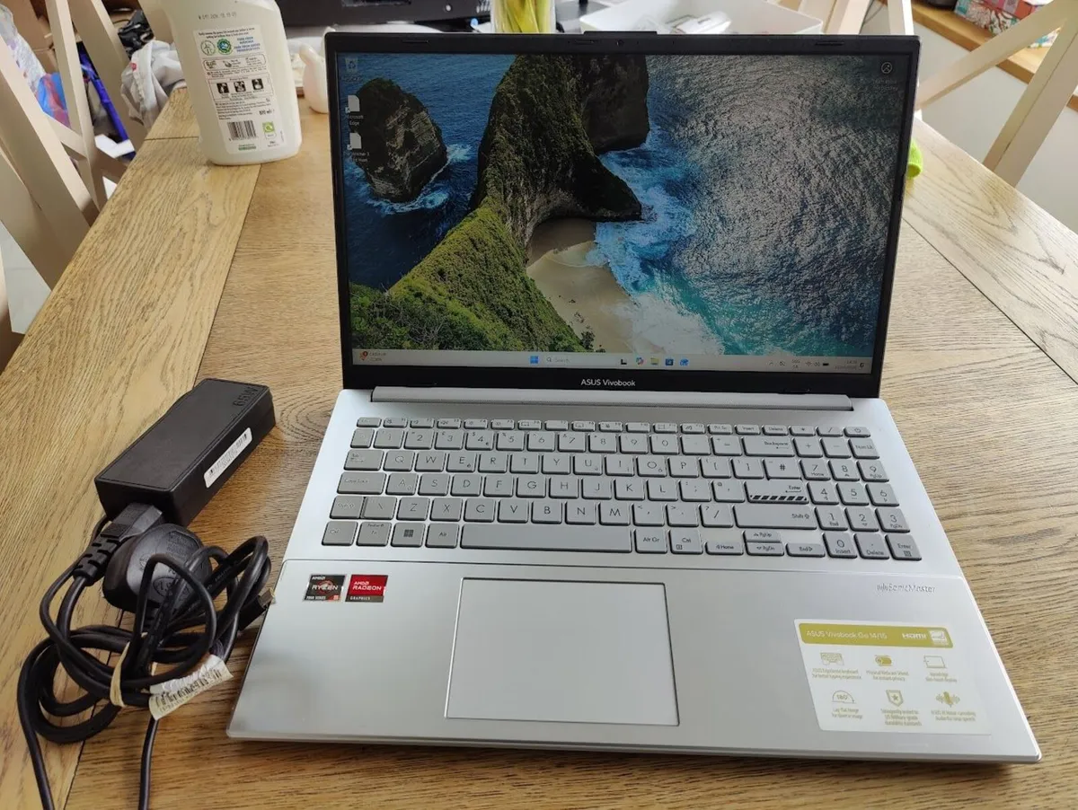 Asus Vivobook Premium Laptop Ryzen 5 7520U/8GB DDR - Image 1