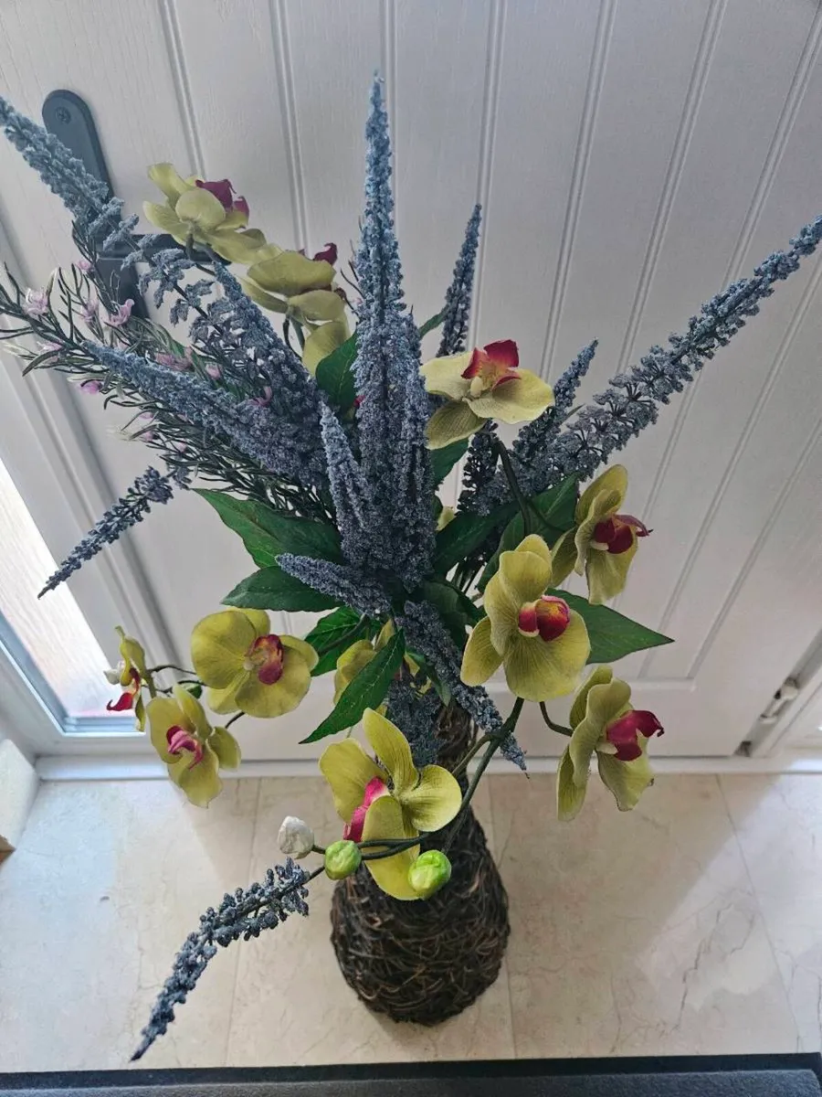 Flower arrangement