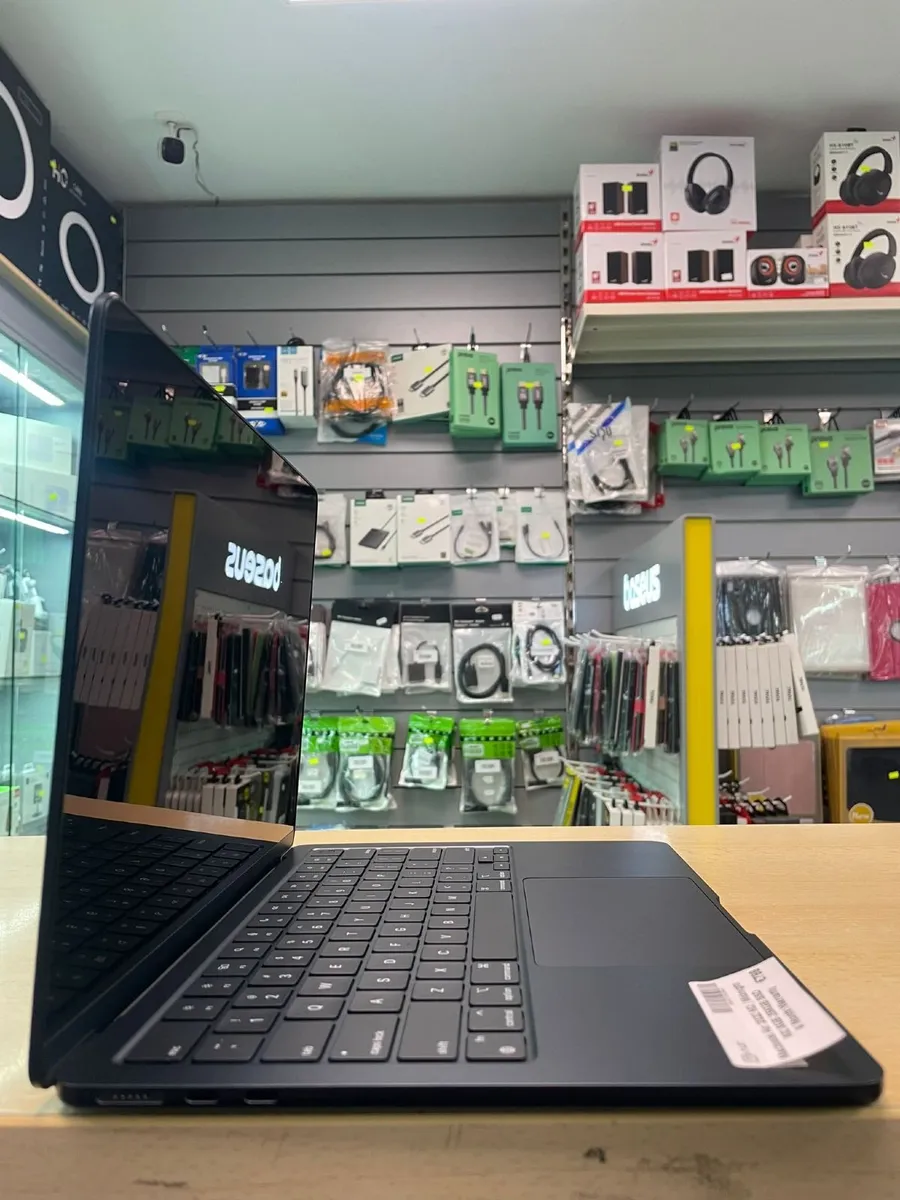 Macbook Air 2022 M2 | Midnight Blue - Image 3