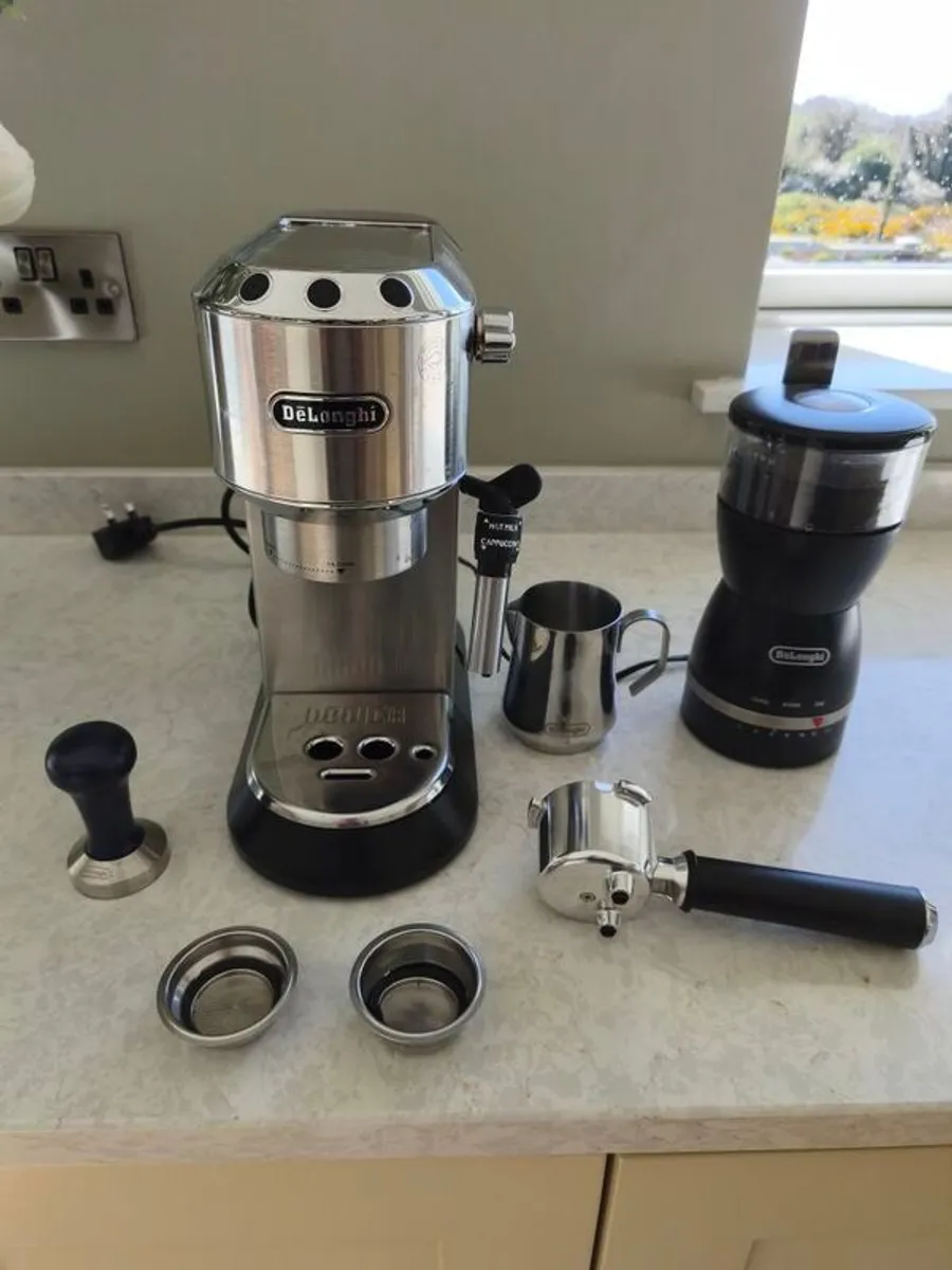 Delonghi coffee machine - Image 1