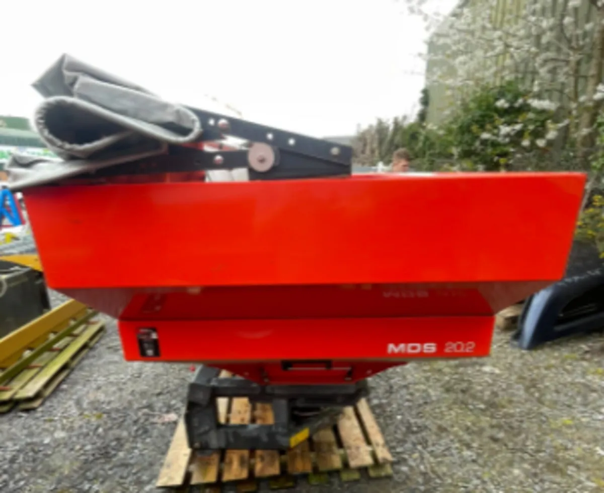Rauch 2tonne spreader - Image 4