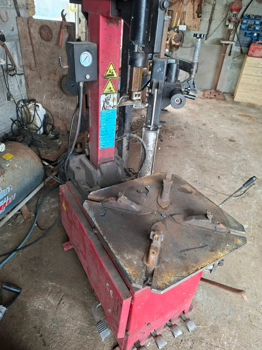 TYRE MACHINE TYRE CHANGER - Image 2