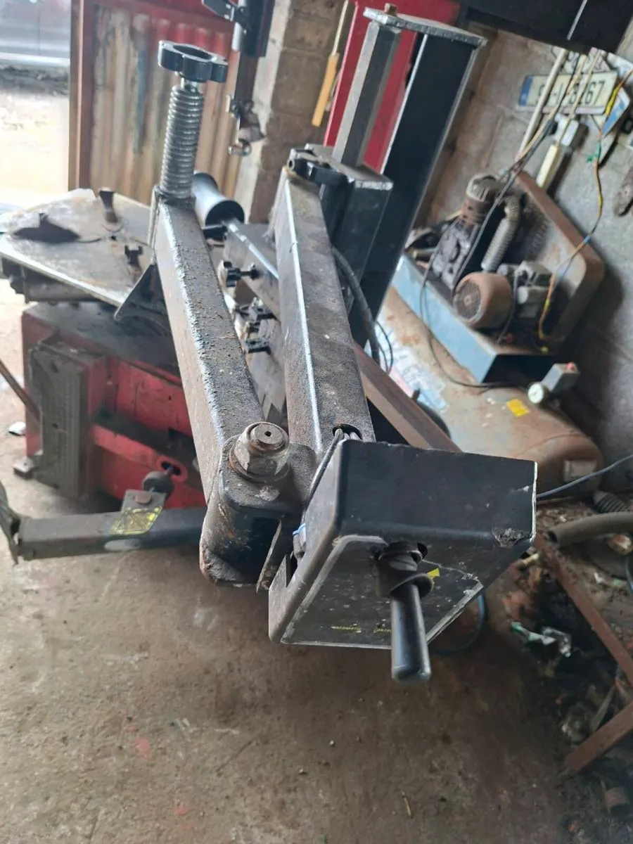 TYRE MACHINE TYRE CHANGER - Image 4