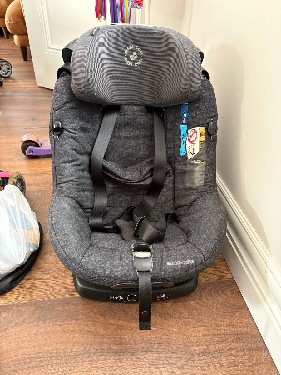 Maxi-Cosi AxissFix car seat - Image 1