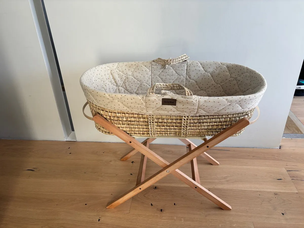 Moses basket - Green sheep - almost new - Image 3