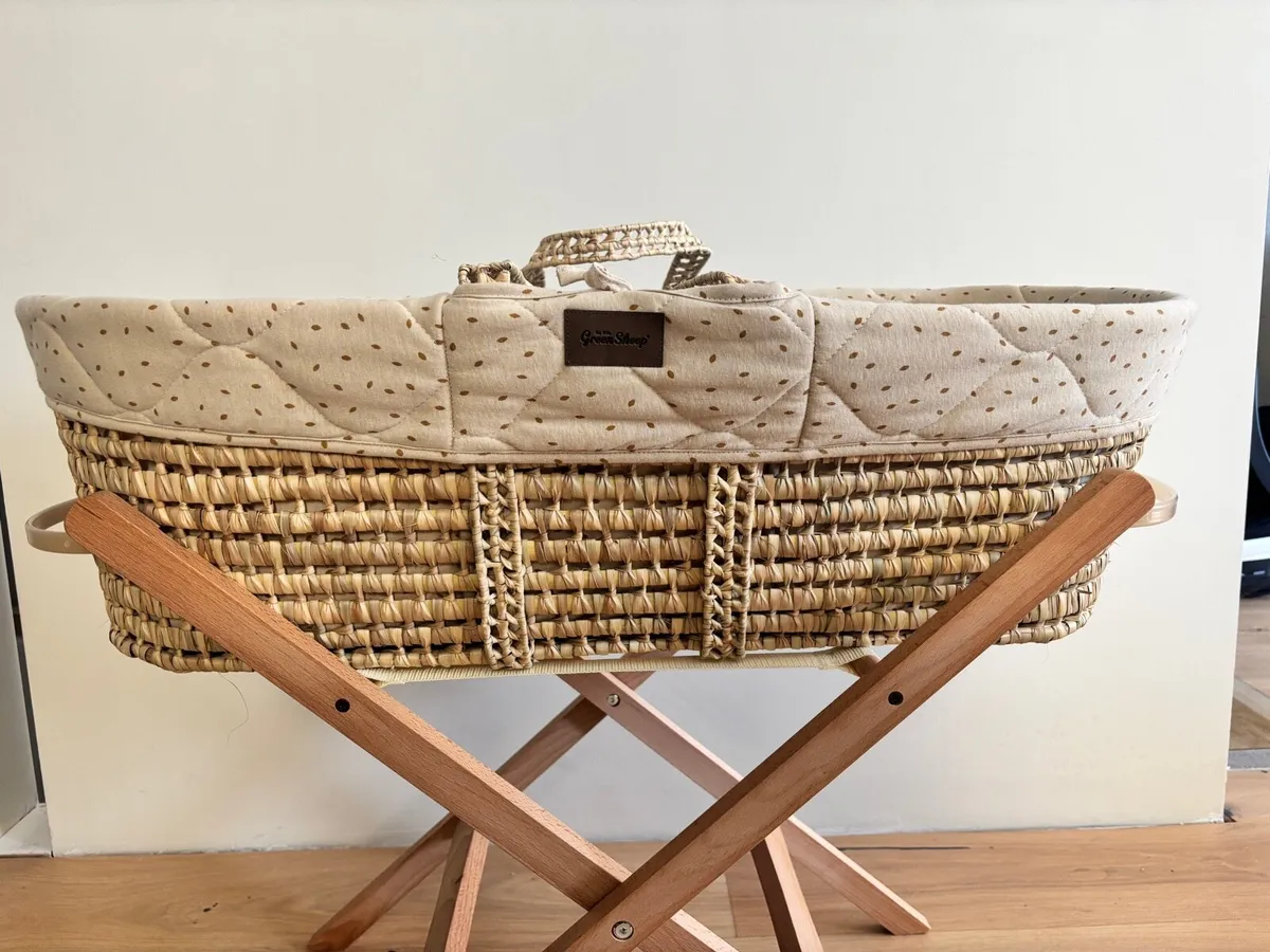 Moses basket - Green sheep - almost new - Image 2