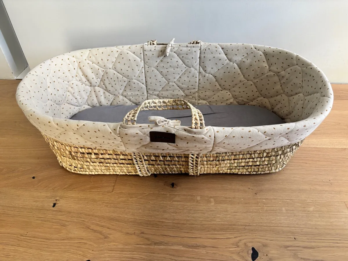 Moses basket - Green sheep - almost new - Image 4