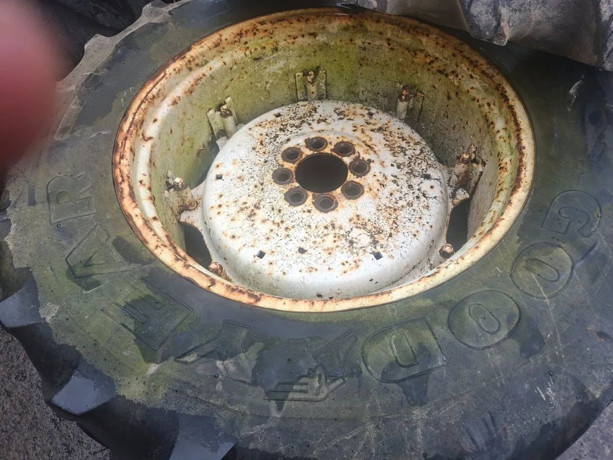 16.9x34. To suit Ford 5000.  7000.     6600.  7600 - Image 1