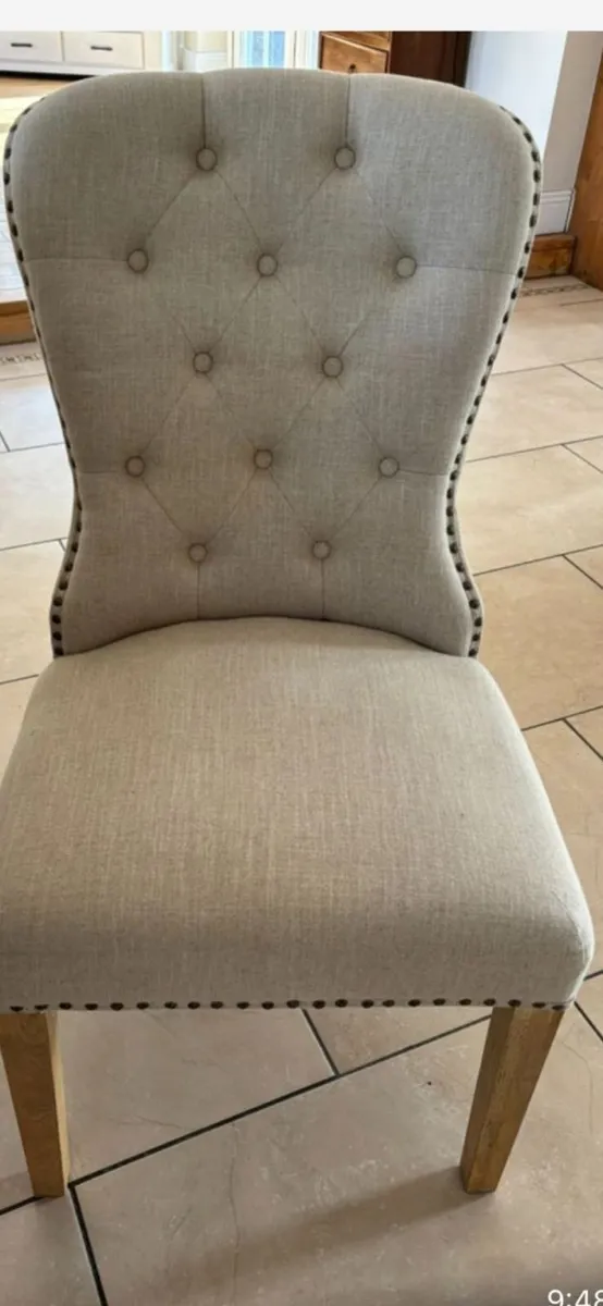 Table and chairs - Image 3