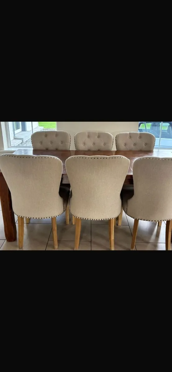 Table and chairs - Image 2