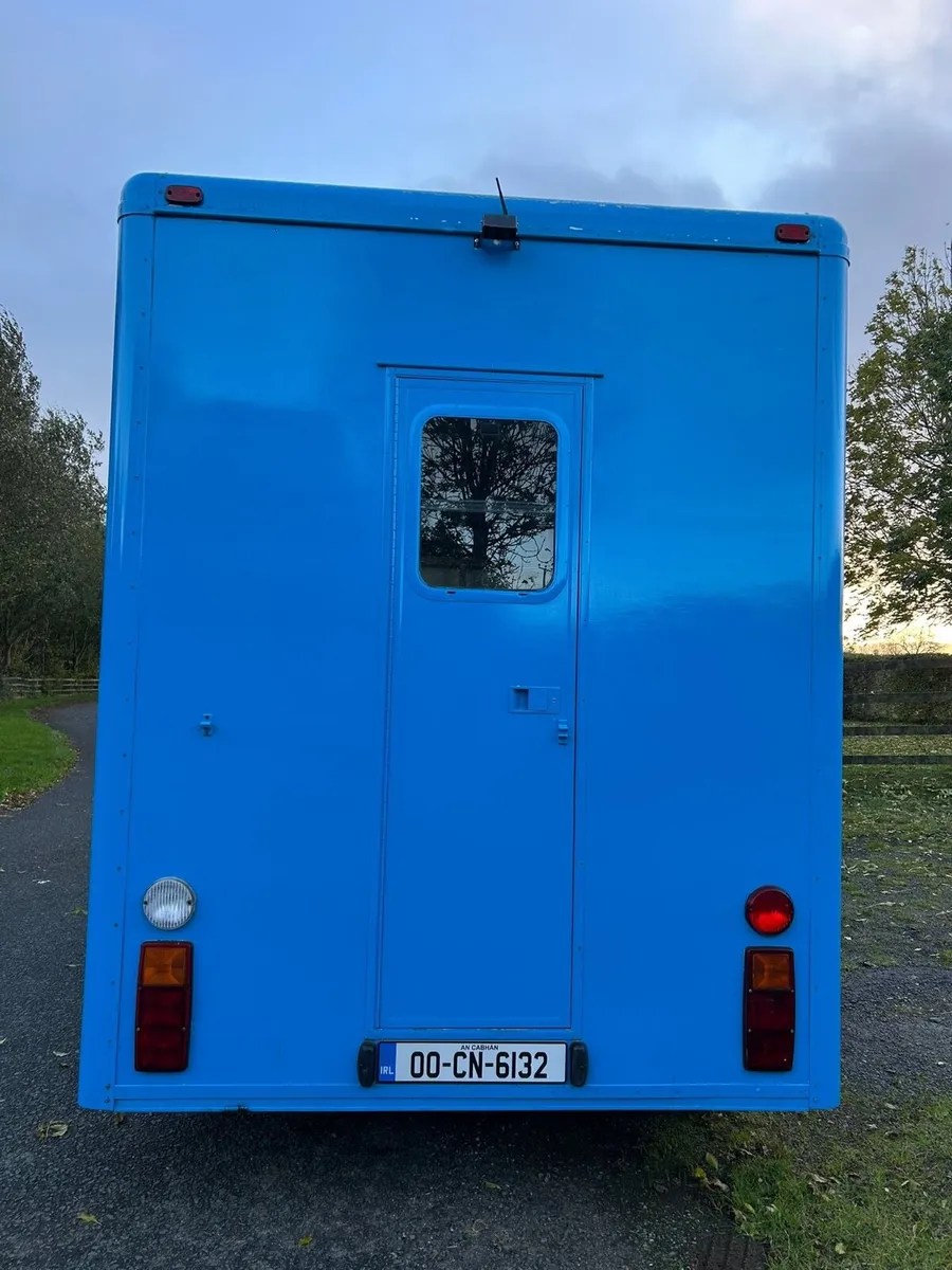 Horse lorry 2 box Tax & Test 115kms clean - Image 3