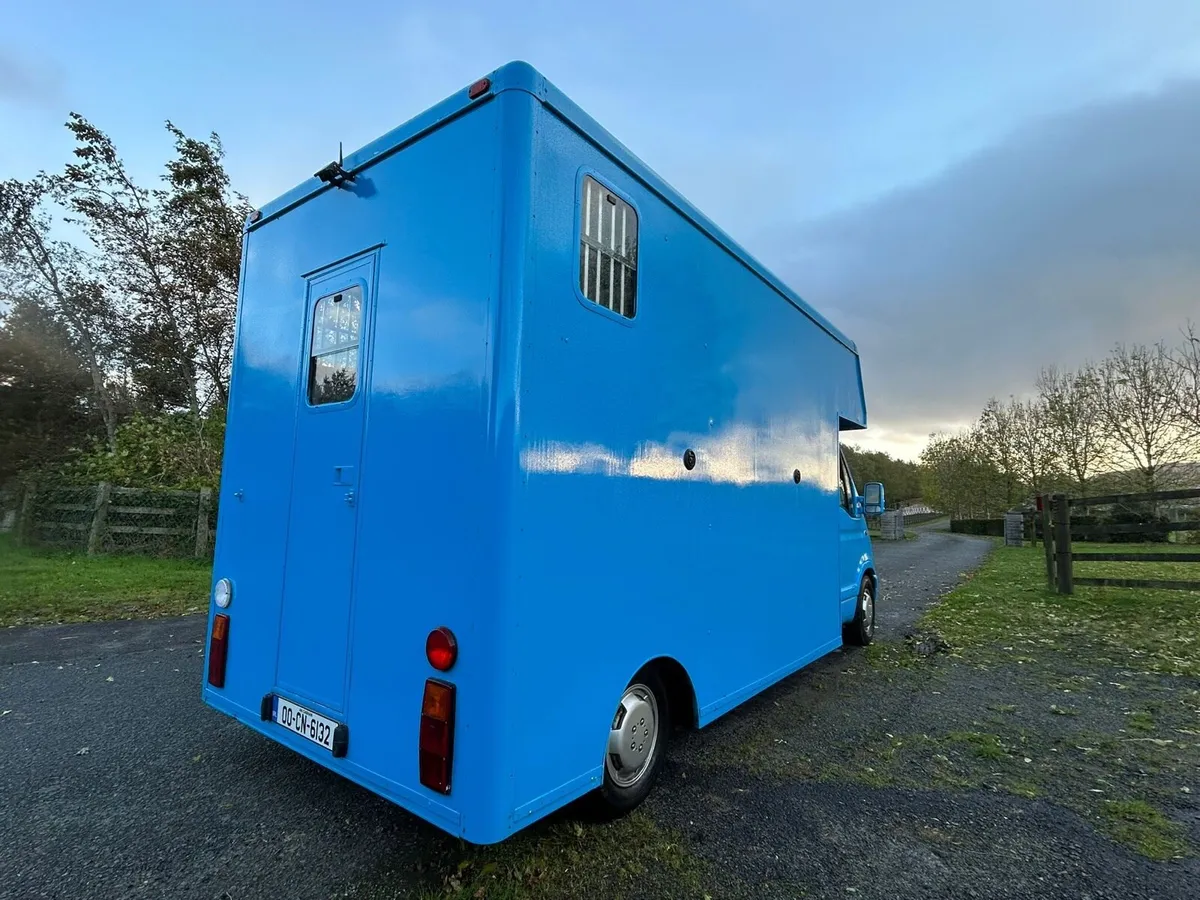Horse lorry 2 box Tax & Test 115kms clean - Image 4