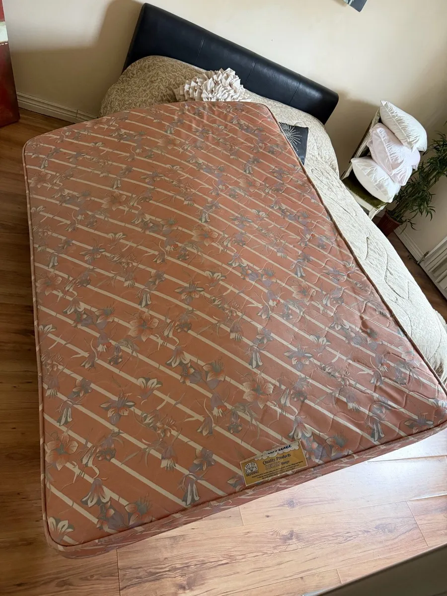 Mattress and headboard - Image 2