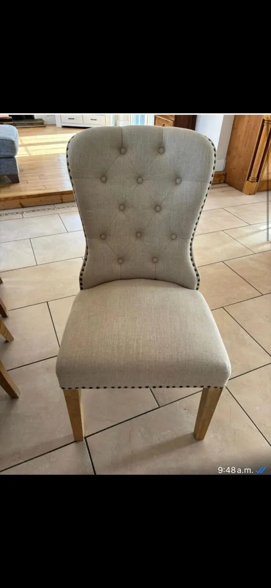 Table and chairs - Image 4