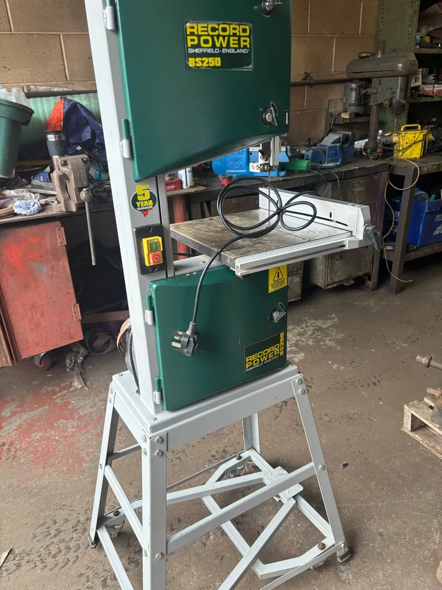 Record bandsaw 10” capacity on stand wheels - Image 1
