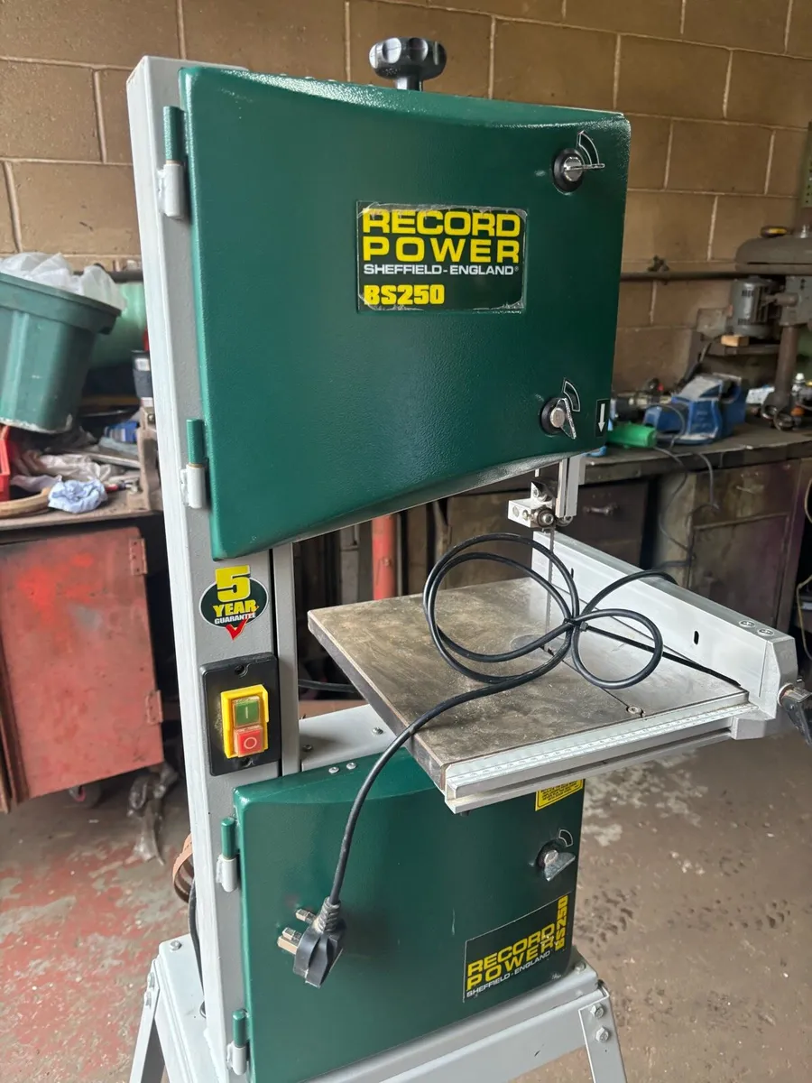 Record bandsaw 10” capacity on stand wheels - Image 2