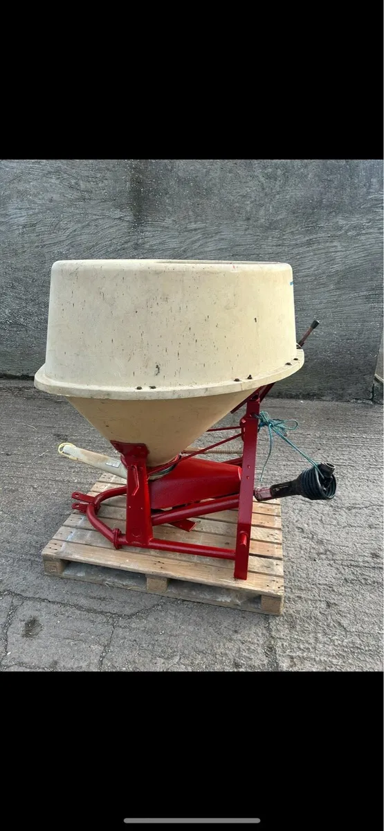 Vicon D Bin fertiliser sower - Image 1
