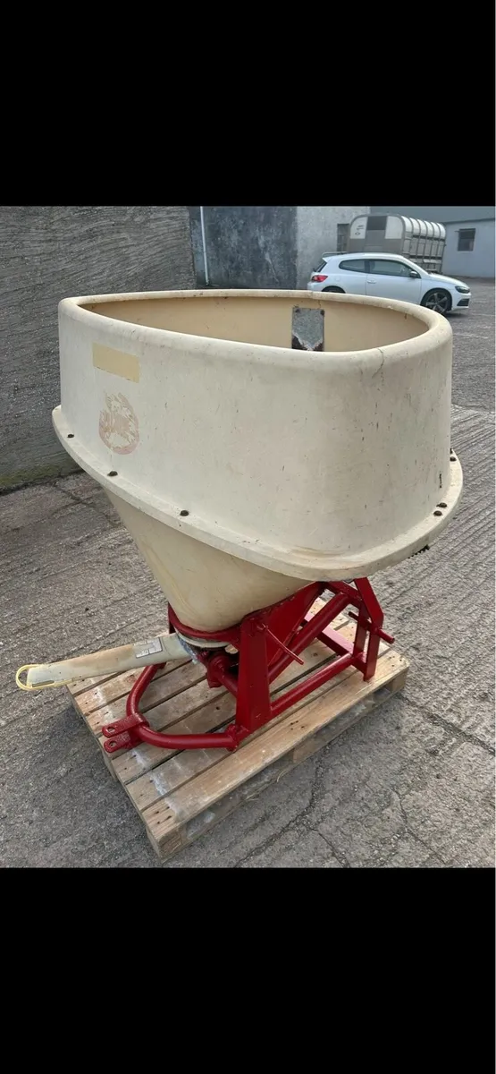 Vicon D Bin fertiliser sower - Image 3