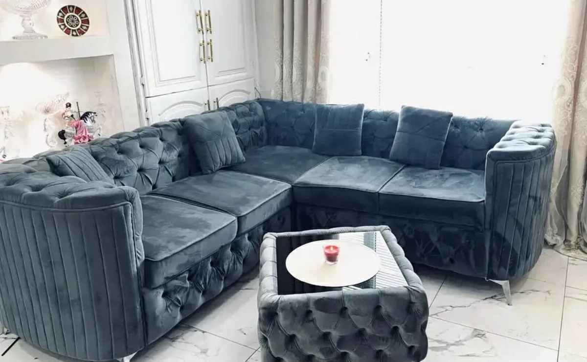 Stunning Corner sofa 7ft by 7ft & coffee table