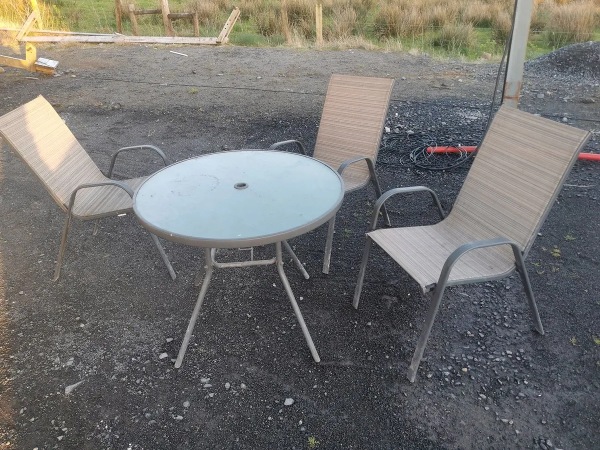 Garden table and chairs - Image 3