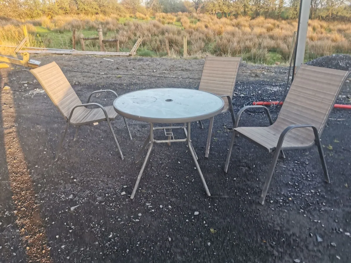 Garden table and chairs - Image 1