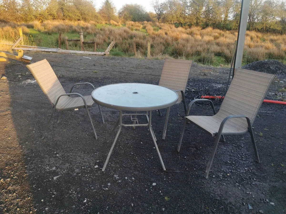 Garden table and chairs - Image 4