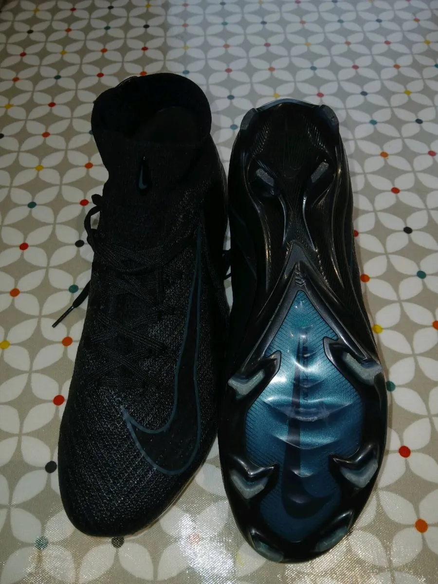 Football boots - Image 1