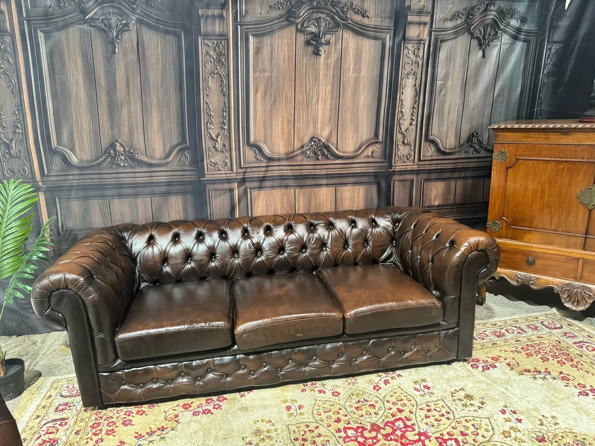 Antique 3-1-1 seater chesterfield suite - Image 2