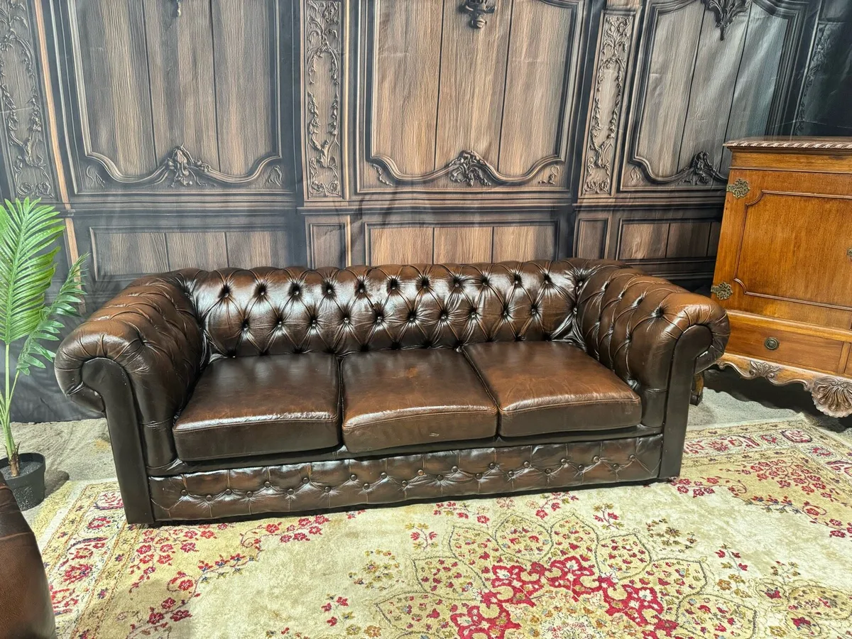 Antique 3-1-1 seater chesterfield suite - Image 3