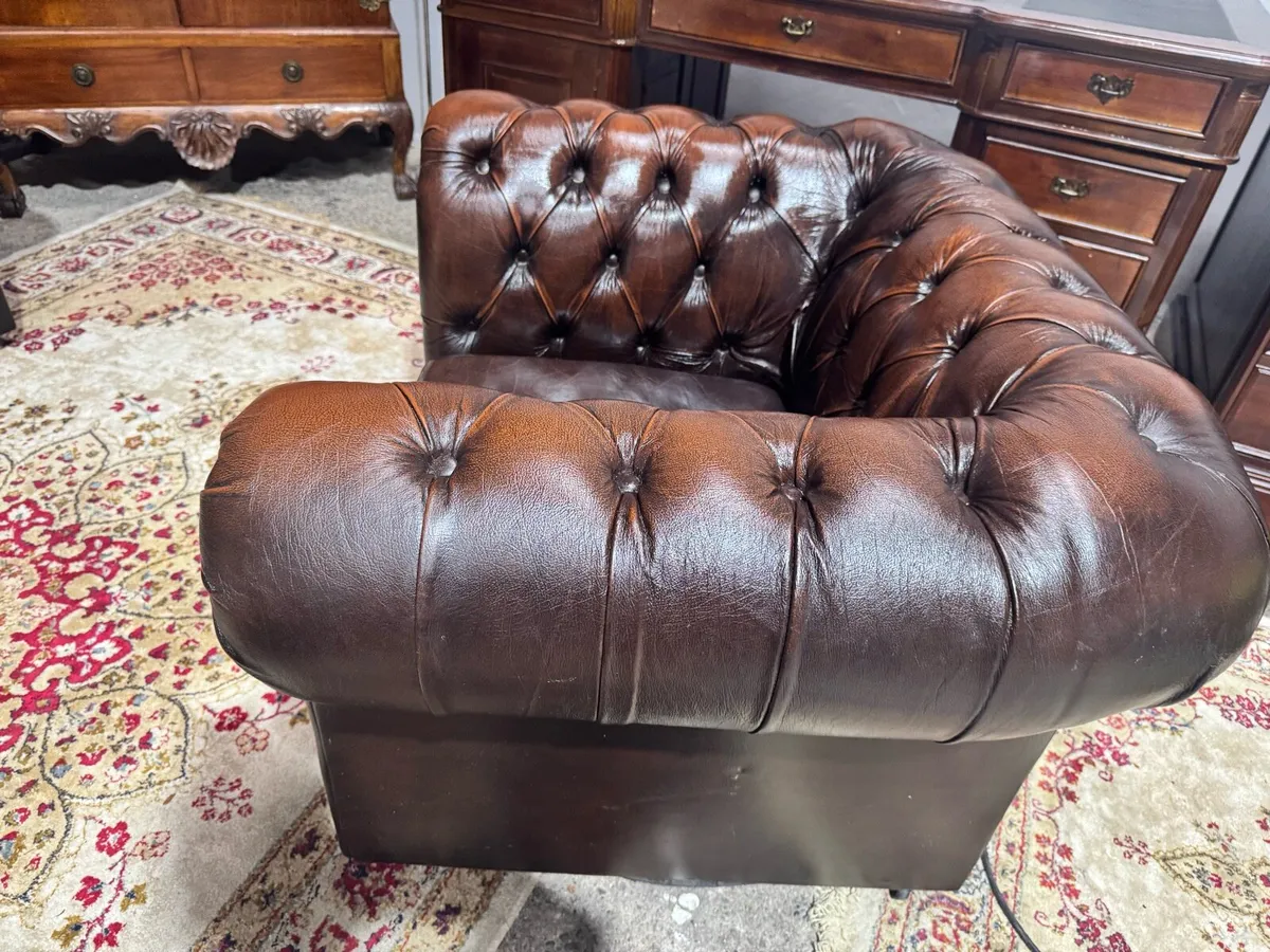 Antique 3-1-1 seater chesterfield suite - Image 4