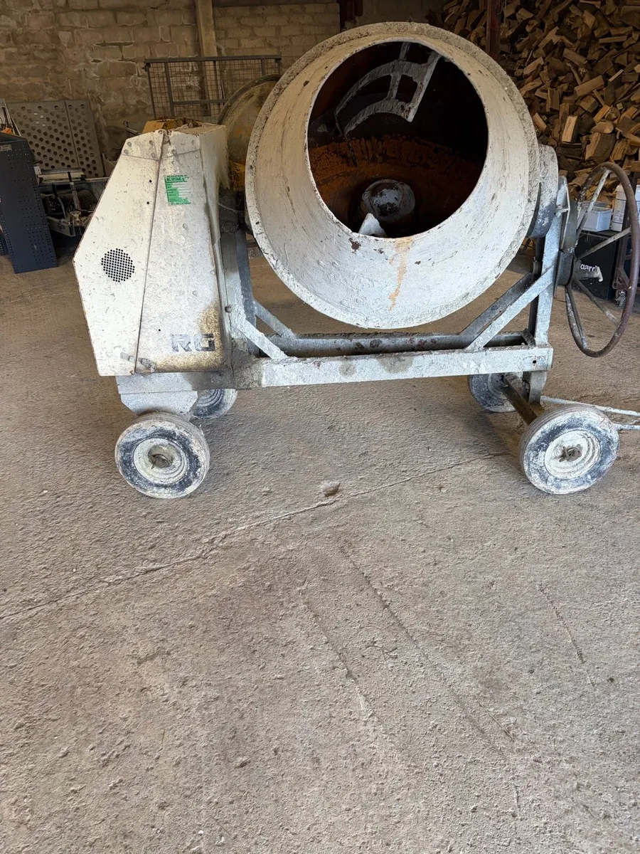 Cement mixer - Image 1