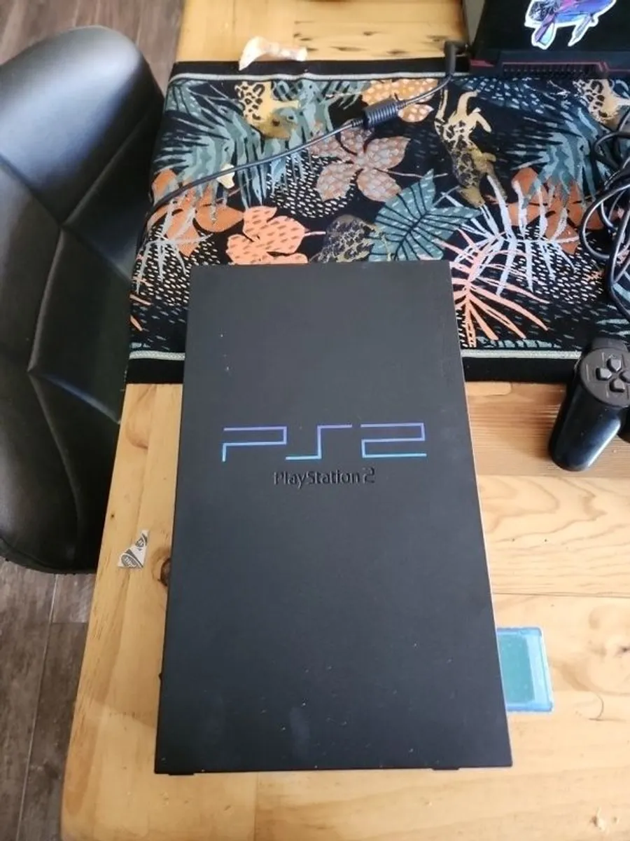 PlayStation 2 Fat Edition + Plus 13 PlayStation Ga - Image 1