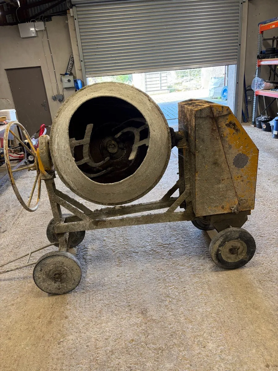 Cement mixer - Image 1